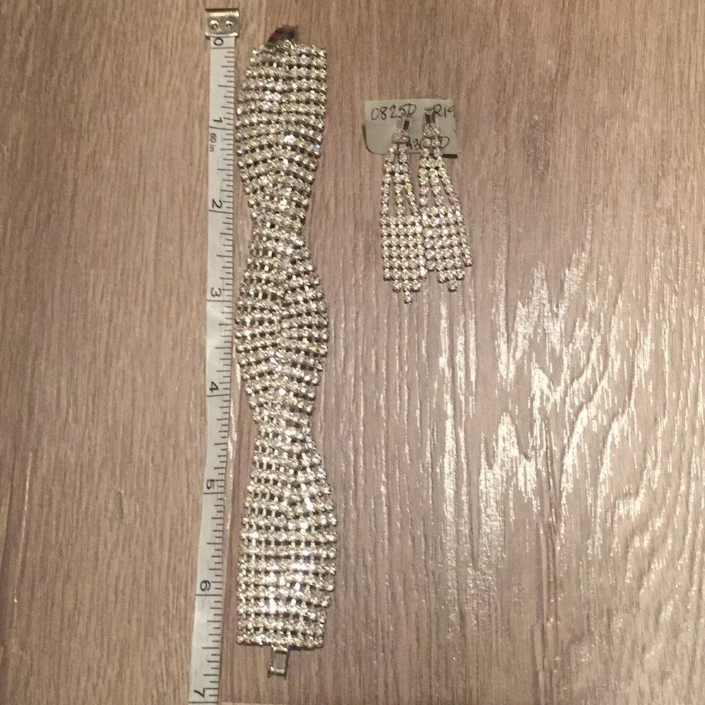 🎉last deal 🎉Cache bracelet and earring set - Picture 3 of 4